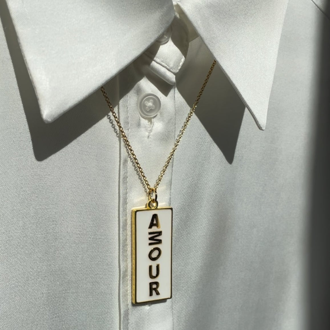 Statement Anhänger DIVINE